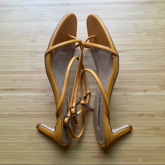 BILLINI Vegan Strappy Kitten Heels - Spice (5) NWT - Picture 9 of 16